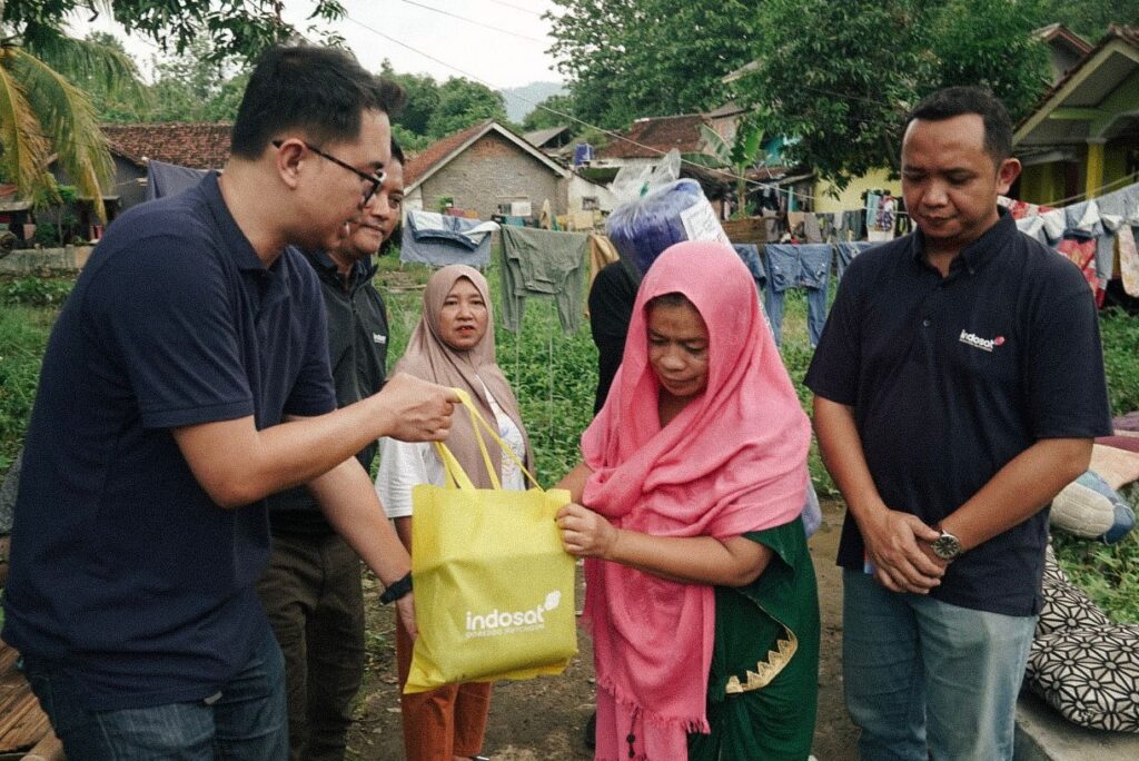 Indosat Salurkan bantuan ke Sukabumi