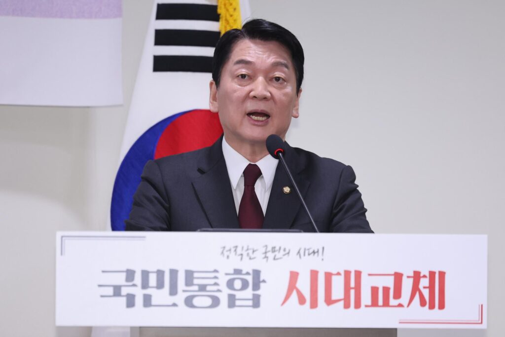 Calon Presiden Korea, Ahn Cheol-soo Desak Yoon Mundur dari Partai