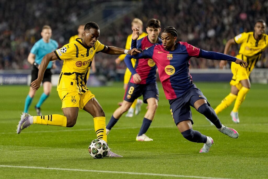 orussia Dortmund harus menelan kekalahan telak 0-4 saat bertandang ke markas Barcelona dalam leg pertama perempat final Liga Champions 2024/2025 di Estadi Olímpic Lluís Companys, Kamis (10/4) dini hari WIB. Usai laga, jajaran pemain dan ofisial tim mengakui performa buruk mereka serta menyatakan tekad untuk bangkit di leg kedua. (cr/bvb.de)