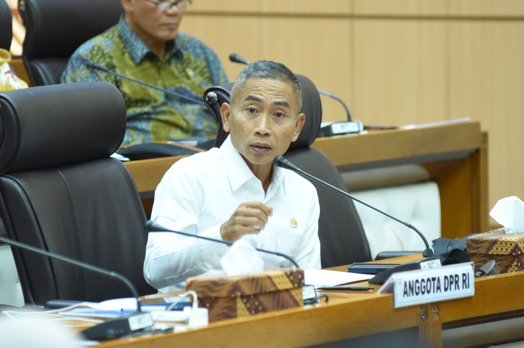 Anggota Komisi VII DPR RI, Yoyok Sukawi, menyoroti kondisi terkini yang memprihatinkan di sektor industri padat karya, khususnya industri tekstil dan produk tekstil (TPT). (cr/dpr.go.id)