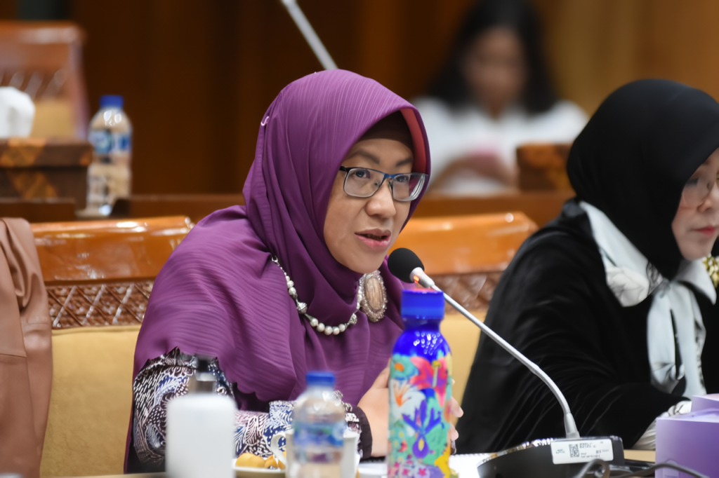 Anggota Komisi X DPR RI, Ledia Hanifa Amaliah, menyatakan bahwa penjurusan di SMA adalah langkah logis dan wajar untuk membantu siswa mempersiapkan diri menuju jenjang pendidikan tinggi atau dunia kerja. (cr/dpr.go.id)