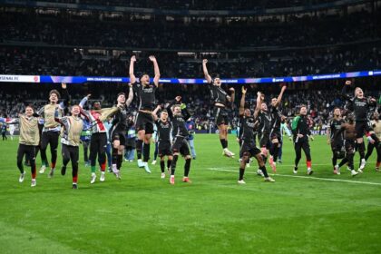 Arsenal menorehkan sejarah manis di Santiago Bernabéu. Bermain di markas Real Madrid, The Gunners tampil gemilang dan menang 2-1 pada leg kedua perempat final Liga Champions, Rabu (17/4) dini hari WIB. (cr/Arsenal)