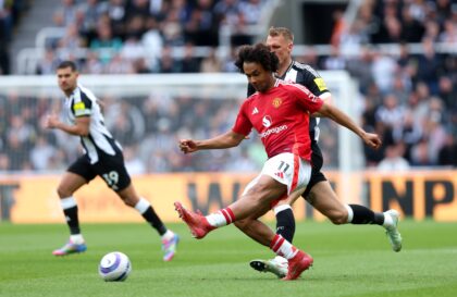 Kabar buruk menghampiri Manchester United. Penyerang andalan mereka, Joshua Zirkzee, dipastikan akan absen hingga akhir musim 2024/2025 akibat cedera yang didapat saat laga melawan Newcastle United. (cr/Manutd)