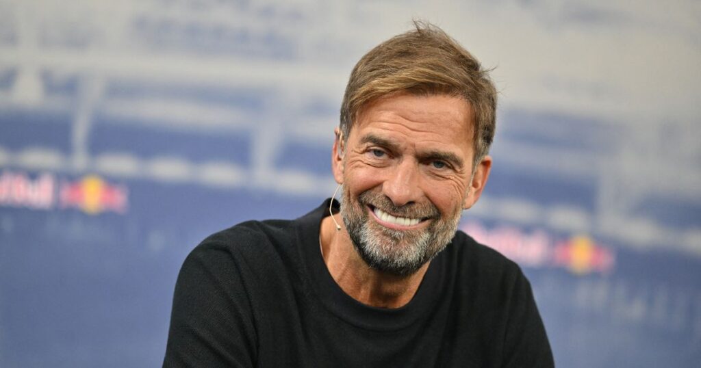 Jurgen Klopp memberikan pernyataan tegas terkait spekulasi yang menghubungkannya dengan kursi kepelatihan Real Madrid. (cr/x.com@mirrorfootball)