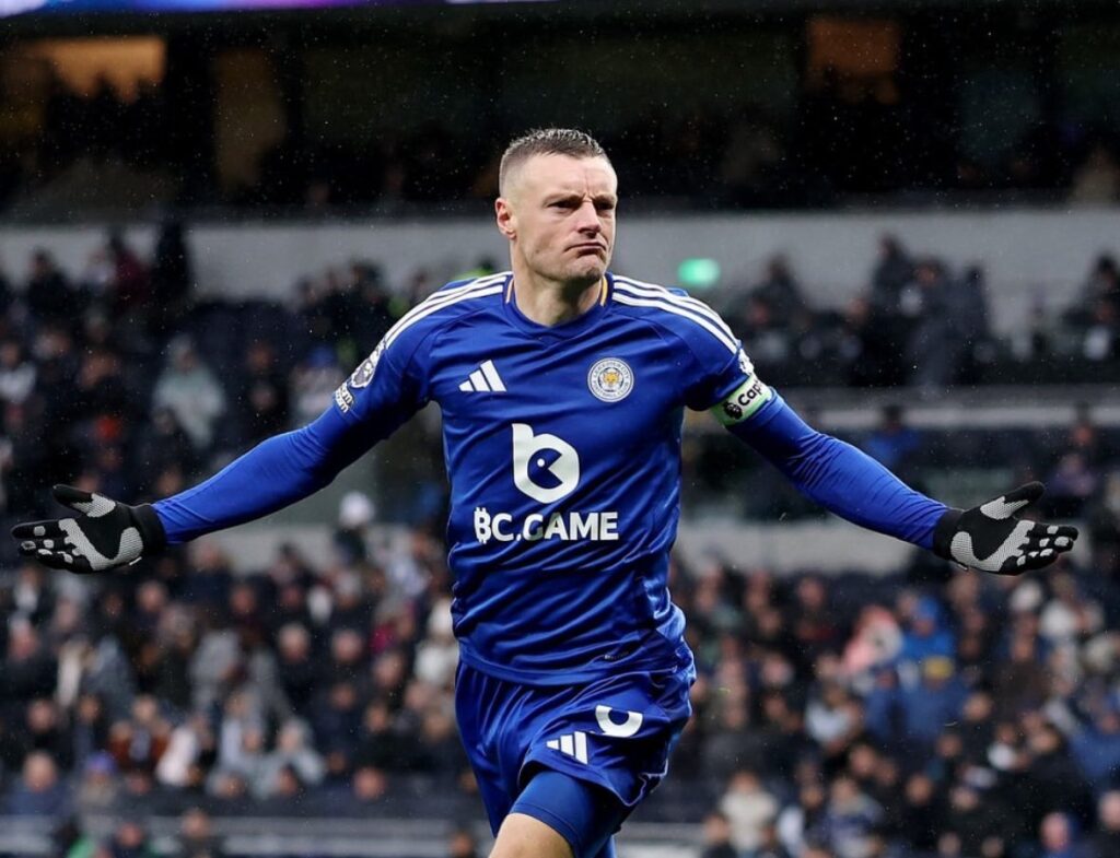Striker veteran Jamie Vardy menegaskan keyakinannya bahwa ia masih mampu bermain di Liga Primer Inggris dan tidak berniat untuk turun kasta ke Championship setelah meninggalkan Leicester City. (cr/x.com@FabrizioRomano)