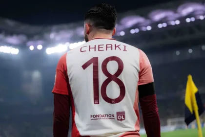 Manchester United dilaporkan menjadi yang terdepan dalam perburuan tanda tangan bintang muda Lyon, Rayan Cherki. (cr/ol.fr)