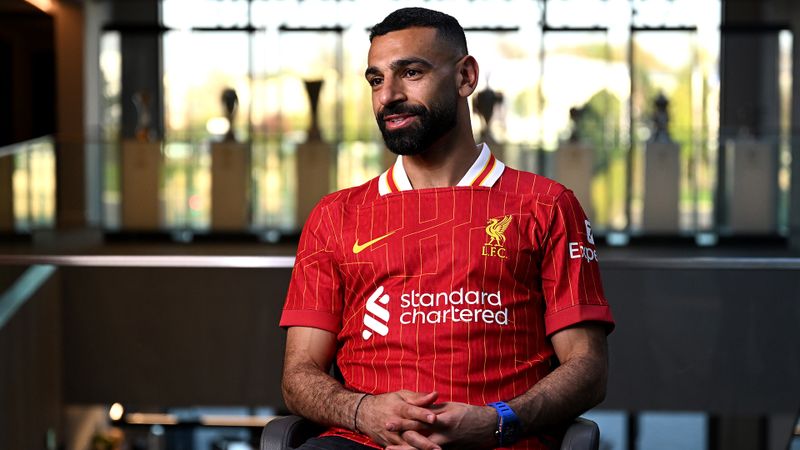 Liverpool resmi mengumumkan bahwa Mohamed Salah telah menandatangani perpanjangan kontrak yang akan membuatnya tetap di Anfield hingga tahun 2027. (cr/liverpoolfc.com)
