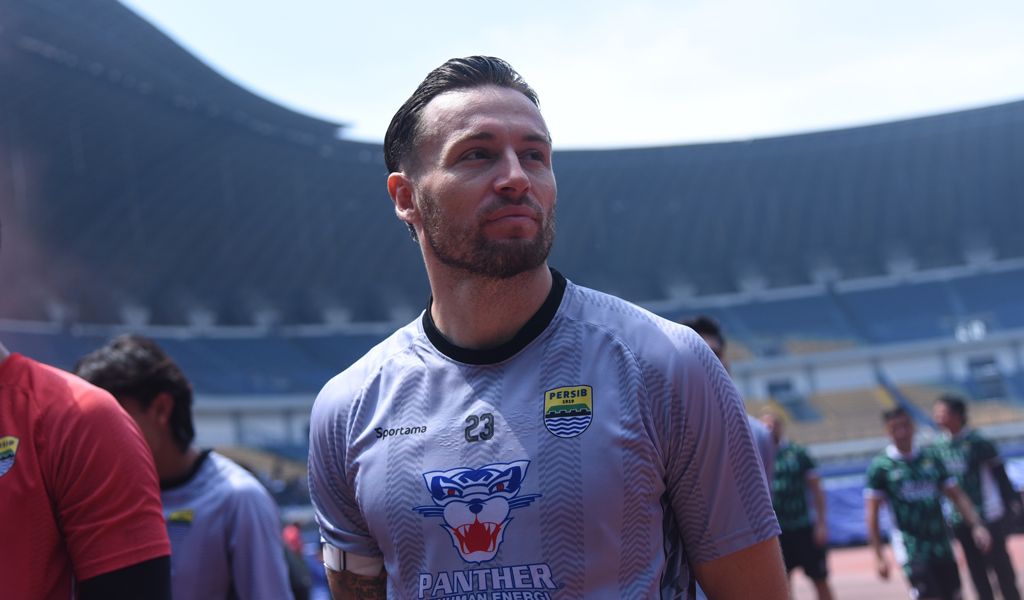 Kabar baik menghampiri Persib dengan kembalinya sang kapten, Marc Klok, yang telah menyelesaikan masa skorsing akibat akumulasi kartu kuning. (cr/Persib.co.id)