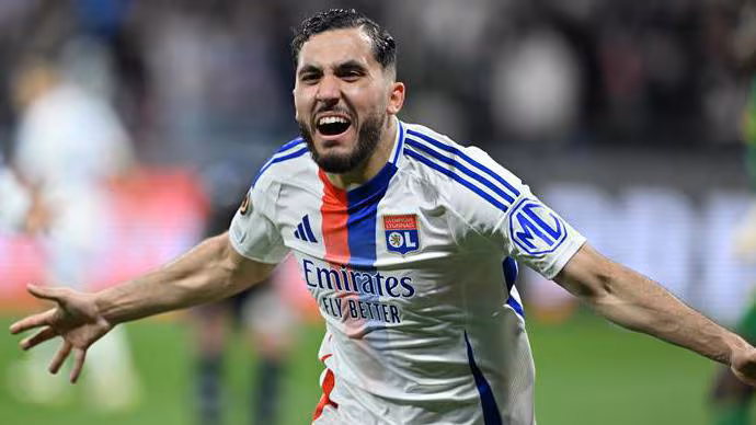 Manchester United harus puas bermain imbang 2-2 saat menghadapi tuan rumah Olympique Lyonnais dalam leg pertama perempat final Liga Europa 2024/2025, Kamis (10/4) malam waktu setempat. Gol penyama kedudukan dari Rayan Cherki di masa injury time memaksa laga berakhir tanpa pemenang. (cr/uefa.com)