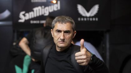 Pelatih Athletic Bilbao, Ernesto Valverde, mengakui bahwa kartu merah dan penalti yang diterima timnya menjadi faktor krusial yang mengubah jalannya pertandingan leg pertama semifinal Liga Europa melawan Manchester United di Stadion San Mames, Jumat (2/5) dini hari WIB. (cr/Athletic Club)
