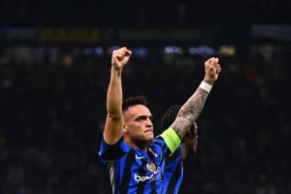 Sebuah penampilan penuh haru dan dedikasi dipersembahkan Lautaro Martinez untuk Inter Milan, warna kebanggaan, dan para penggemarnya. (cr/inter.it)