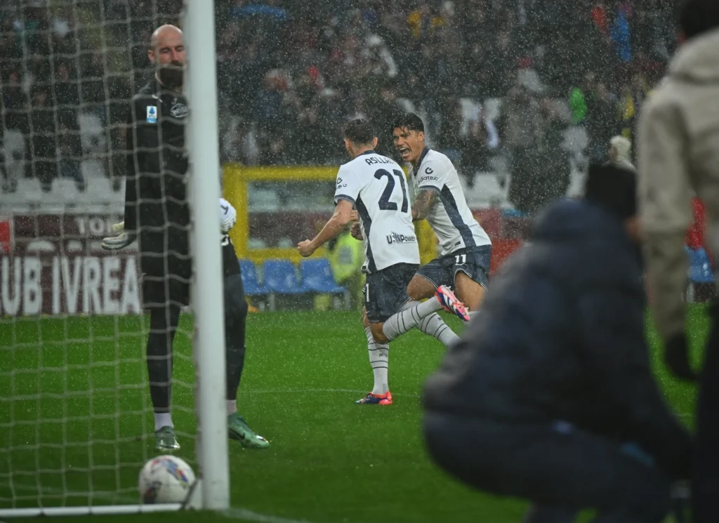 Inter Milan terus memberikan tekanan kepada Napoli dalam perburuan gelar Serie A dan merayakan keberhasilan mereka menembus final Liga Champions dengan meraih kemenangan tandang atas Torino. (cr/Inter.it)