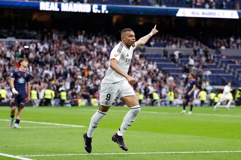 Kylian Mbappe tampil gemilang dengan mencetak dua gol saat Real Madrid menahan gempuran balik Celta Vigo dan meraih kemenangan penting. (cr/Real Madrid FC)
