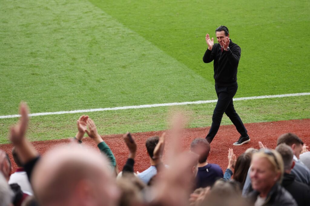 Manajer Aston Villa, Unai Emery, tak bisa menyembunyikan kegembiraannya usai timnya meraih kemenangan tipis 1-0 atas Fulham. (cr/AVFC)
