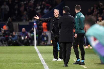 Kemenangan Paris Saint-Germain (PSG) atas Arsenal yang mengantarkan mereka ke final Liga Champions tak lepas dari taktik jitu dan mentalitas baja yang ditanamkan sang pelatih, Luis Enrique. (cr/PSG)