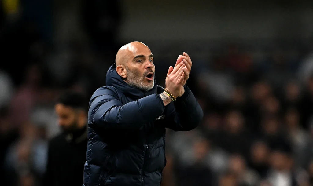 Pelatih Chelsea, Enzo Maresca, tak dapat menyembunyikan rasa bangganya terhadap "kerja keras luar biasa" yang diperlihatkan anak asuhnya saat menundukkan Manchester United dengan skor tipis 1-0 di Stamford Bridge, Sabtu (17/5/2025) dini hari WIB.(cr/chelseafc.com)