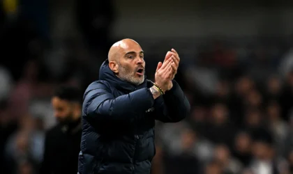 Pelatih Chelsea, Enzo Maresca, tak dapat menyembunyikan rasa bangganya terhadap "kerja keras luar biasa" yang diperlihatkan anak asuhnya saat menundukkan Manchester United dengan skor tipis 1-0 di Stamford Bridge, Sabtu (17/5/2025) dini hari WIB.(cr/chelseafc.com)