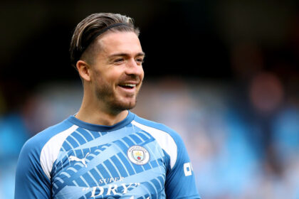 Masa depan gelandang Manchester City, Jack Grealish, semakin tidak menentu setelah ia kembali tidak masuk dalam skuad pertandingan yang dibawa manajer Pep Guardiola untuk laga terakhir Liga Primer Inggris melawan Fulham pada Minggu (25/5). (cr/x.com)