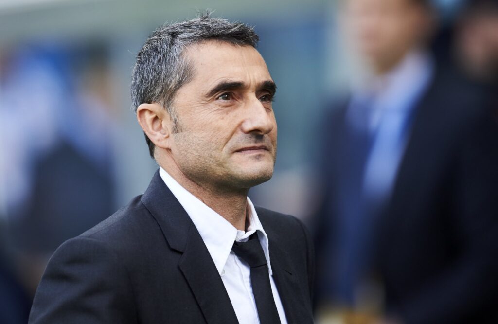 elatih Athletic Bilbao, Ernesto Valverde, tak kalah tegas dalam membangun semangat timnya jelang laga leg kedua semifinal Liga Europa melawan Manchester United di Old Trafford, Jumat (9/5/2025) dini hari WIB. (cr/x.com)
