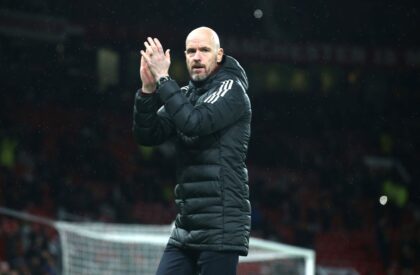 Erik ten Hag, mantan manajer Manchester United, berpotensi segera kembali ke pinggir lapangan setelah enam bulan menganggur sejak meninggalkan Old Trafford. (cr/x.com)