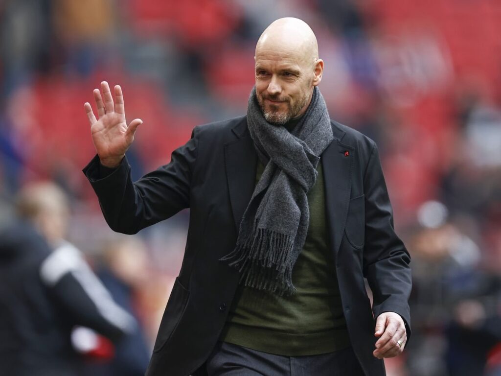 Erik ten Hag, yang kini berstatus tanpa klub setelah dilepas Manchester United pada Oktober lalu, dikabarkan menjadi salah satu kandidat terdepan untuk kembali menukangi Ajax. (cr/x.com)