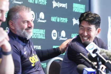 uasana jelang final Liga Europa antara Tottenham Hotspur dan Manchester United kian memanas, menyoroti kontras performa The Lilywhites di kompetisi Eropa dan liga domestik. (cr/x.com)