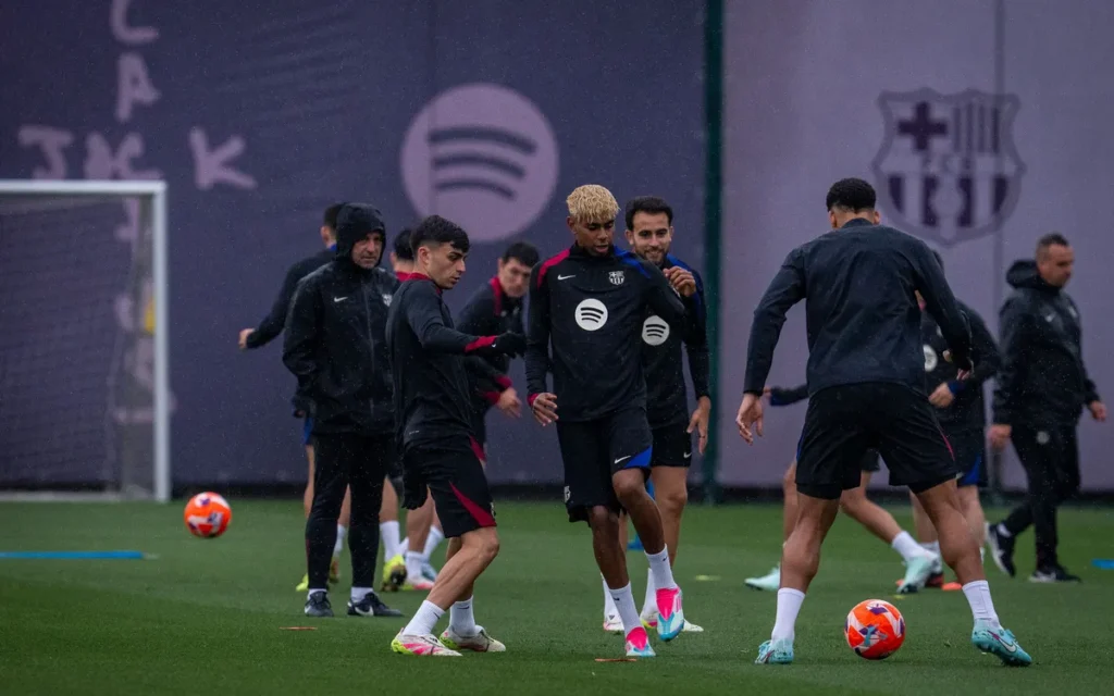 Pelatih FC Barcelona, Hansi Flick, menepis anggapan adanya tekanan jelang laga semifinal Liga Champions melawan Inter Milan. (cr/FC Barcelona)