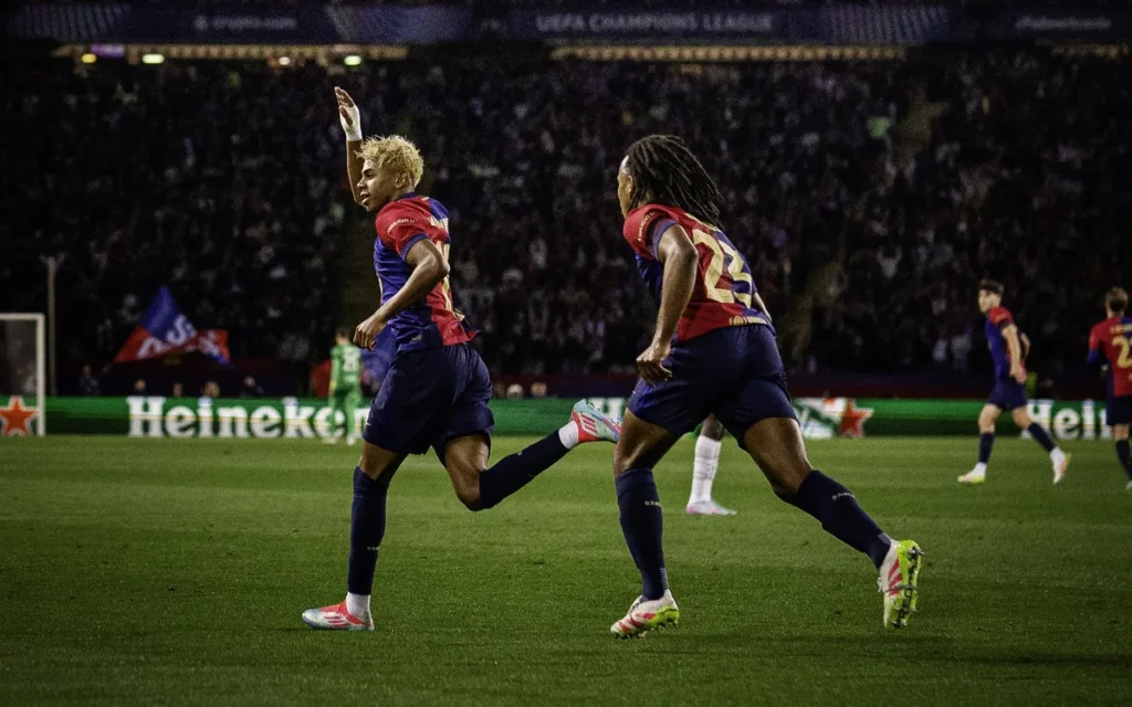 Bintang muda FC Barcelona, Lamine Yamal, kembali mencatatkan namanya dalam buku sejarah klub. Penyerang sayap belia ini menjadi pemain termuda sepanjang masa Blaugrana yang mencapai 100 penampilan di semua kompetisi. (cr/FC Barcelona)