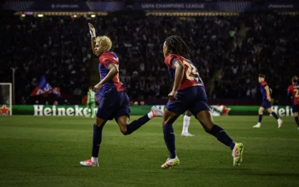 Bintang muda FC Barcelona, Lamine Yamal, kembali mencatatkan namanya dalam buku sejarah klub. Penyerang sayap belia ini menjadi pemain termuda sepanjang masa Blaugrana yang mencapai 100 penampilan di semua kompetisi. (cr/FC Barcelona)