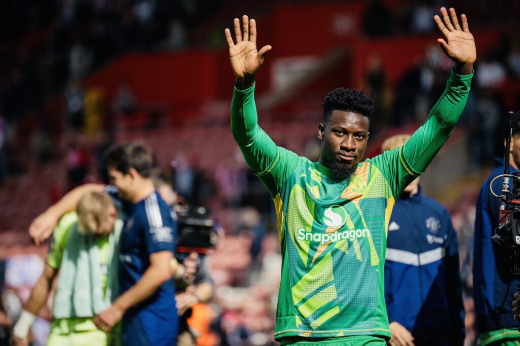 Kiper Manchester United, Andre Onana, dikabarkan siap berjuang habis-habisan untuk mempertahankan kariernya di Old Trafford. (cr/manutd.com)