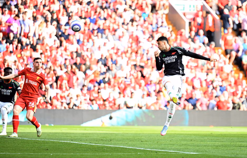 Winger lincah Arsenal, Gabriel Martinelli, tampil memukau dan dinobatkan sebagai pemain terbaik dalam laga dramatis kontra Liverpool di Anfield, Minggu (11/5) malam WIB. (cr/Arsenal)