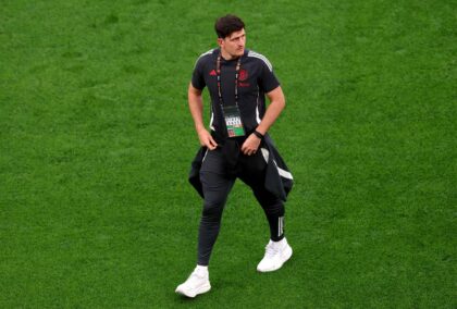 Bek Manchester United, Harry Maguire, memberikan sentuhan humor dalam konferensi pers jelang final Liga Europa kontra Tottenham Hotspur. (cr/manutd.com)