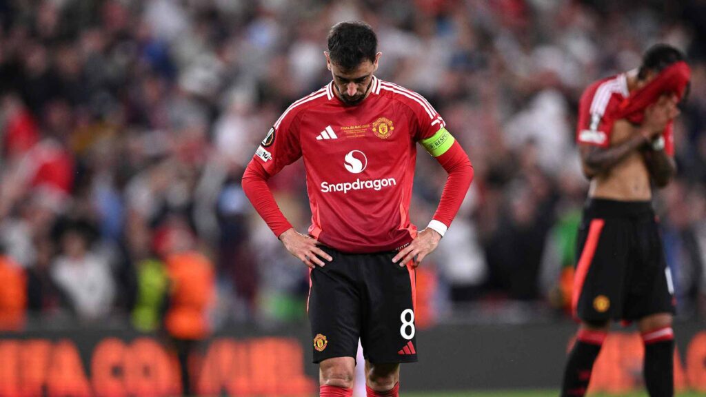 Isu kepindahan kapten Manchester United, Bruno Fernandes, kembali mencuat setelah kekalahan di final Liga Europa. (cr/manutd.com)