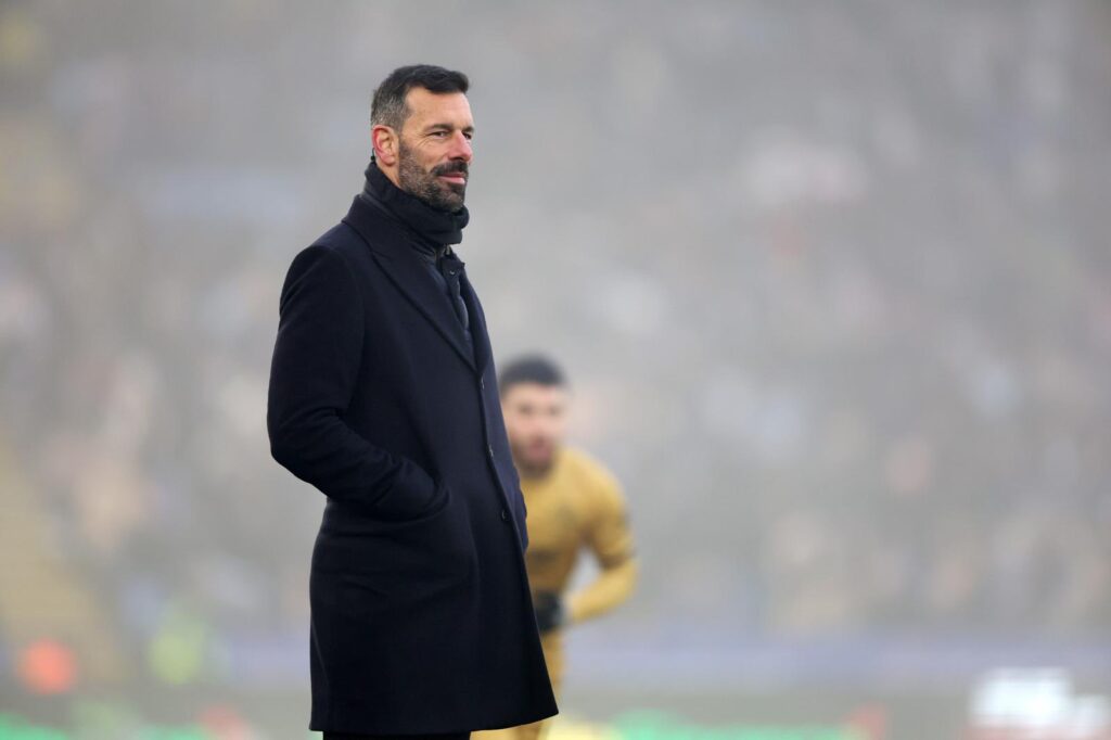 Leicester City harus menerima kenyataan pahit terdegradasi dari Liga Primer Inggris setelah gagal menghindari zona merah. Kini, pertanyaan besar muncul mengenai kelanjutan karier Ruud van Nistelrooy sebagai manajer The Foxes. (cr/x.com@RvN1776)