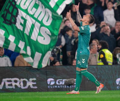 Manchester United berharap dapat memicu perang penawaran untuk pemain sayap asal Brasil, Antony, setelah performa impresifnya bersama Real Betis. (cr/x.com)