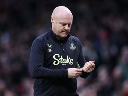 Mantan arsitek Everton dan Burnley, Sean Dyche, secara terbuka menyatakan minatnya untuk menukangi The Red Devils, di tengah performa kurang memuaskan tim di bawah asuhan Ruben Amorim. (cr/x.com)