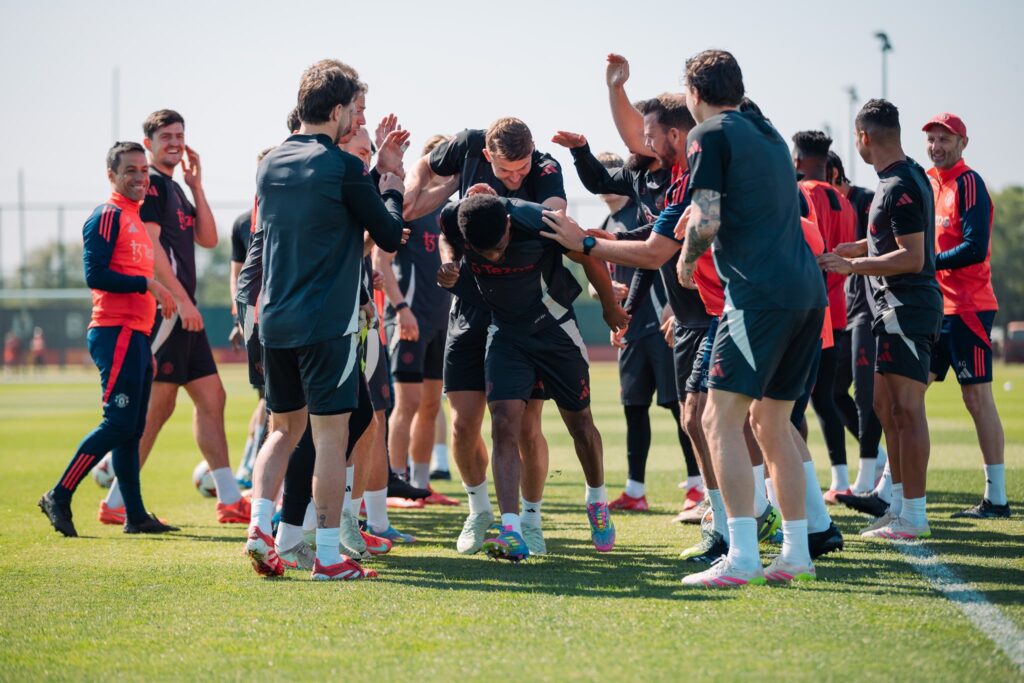 Manchester United telah mengumumkan daftar 26 pemain yang dibawa ke Bilbao untuk menghadapi Athletic Club dalam leg pertama semifinal Liga Europa. (cr/x.com@ManUtd_ID)