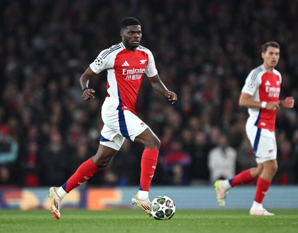 Masa depan gelandang jangkar Arsenal, Thomas Partey, masih menjadi tanda tanya. Kontrak pemain asal Ghana itu akan berakhir pada Juni mendatang. (cr/x.com)