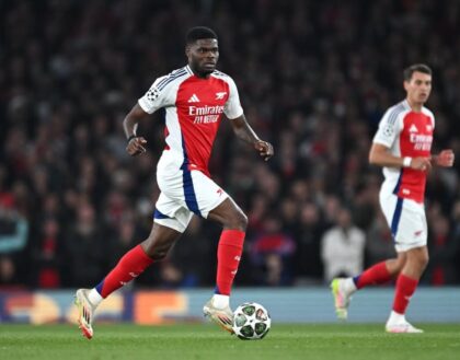 Masa depan gelandang jangkar Arsenal, Thomas Partey, masih menjadi tanda tanya. Kontrak pemain asal Ghana itu akan berakhir pada Juni mendatang. (cr/x.com)