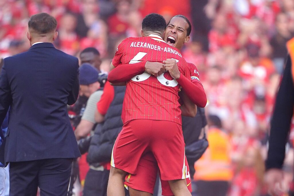 Bek tengah sekaligus kapten Liverpool, Virgil van Dijk, menyatakan bahwa kepergian Trent Alexander-Arnold dari Anfield merupakan hal yang berat, (cr/x.com)