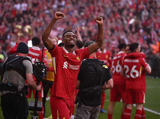 Gelandang Liverpool, Ryan Gravenberch, menyatakan bahwa timnya harus mengubah taktik di paruh kedua musim ini setelah dirinya menjadi target utama tim lawan. (cr/x.com)