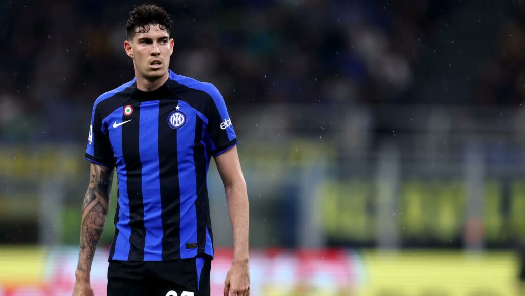 Bek tangguh Inter Milan, Alessandro Bastoni, mengirimkan pesan penuh keyakinan jelang laga krusial leg kedua semifinal Liga Champions melawan Barcelona di Stadion San Siro, Selasa (6/5) waktu setempat. (cr/x.com)