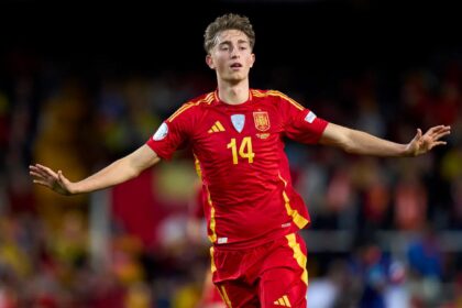 Asa Real Madrid untuk mendapatkan tanda tangan bek muda berbakat yang kini meroket di Liga Primer Inggris, Dean Huijsen, semakin mendekati kenyataan. (cr/x.com)