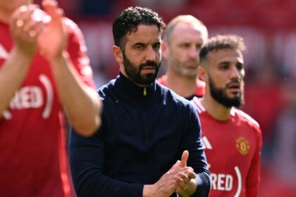 Para pemain Manchester United dikabarkan tidak senang dengan keputusan pemilik minoritas klub, Sir Jim Ratcliffe, yang membatasi jumlah tiket untuk keluarga mereka di final Liga Europa pekan depan. (cr/manutd.com)