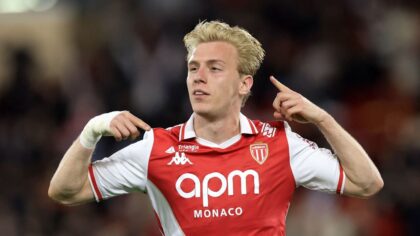 Keputusan Mikel Arteta dan Arsenal untuk melepas striker muda Mika Biereth kini berpotensi menjadi penyesalan besar. (cr/x.com)