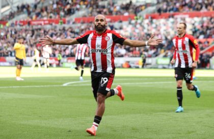 Penyerang andalan Brentford, Bryan Mbeumo, tak bisa menyembunyikan keterkejutannya setelah namanya tercantum dalam daftar nominasi penghargaan Pemain Terbaik Liga Primer Inggris musim 2024/2025. (cr/x.com)