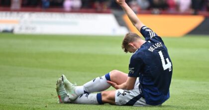 Manchester United kembali dihantui masalah cedera jelang laga krusial leg kedua semifinal Liga Europa melawan Athletic Club pada Kamis mendatang. Bek andalan mereka, Matthijs de Ligt, terpaksa ditarik keluar lapangan saat Setan Merah takluk 4-3 dari Brentford pada Minggu sore WIB. (cr/Manutd)