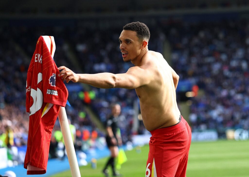Kabar mengejutkan datang dari Merseyside. Bek kanan andalan Liverpool, Trent Alexander-Arnold, secara resmi mengumumkan bahwa ia akan meninggalkan klub pada akhir musim ini. (cr/Liverpool)
