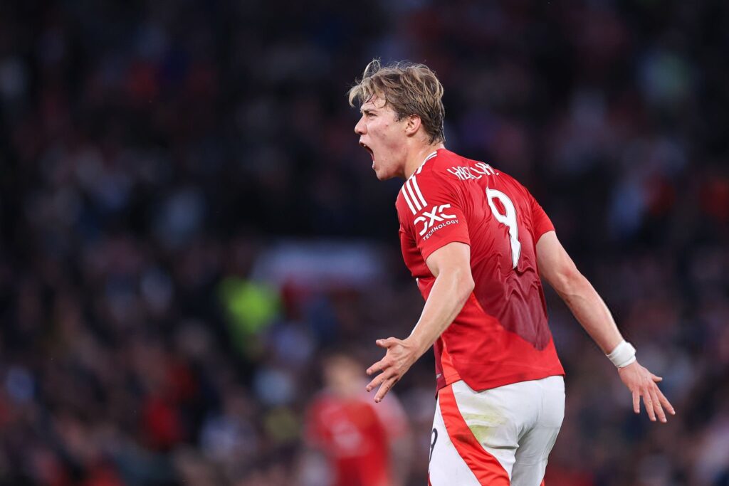 enyerang nomor 9 Manchester United, Rasmus Hojlund, akhirnya buka suara mengenai musim yang ia anggap sebagai "mimpi buruk" di Old Trafford. (cr/manutd.com)