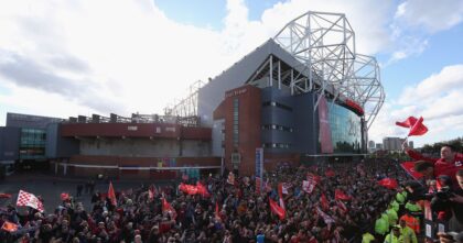 Alih-alih menggelar parade bus atap terbuka yang meriah, Manchester United dikabarkan lebih memilih acara barbeque sederhana di pusat latihan Carrington jika berhasil mengalahkan Tottenham Hotspur di final Liga Europa. (cr/x.com)